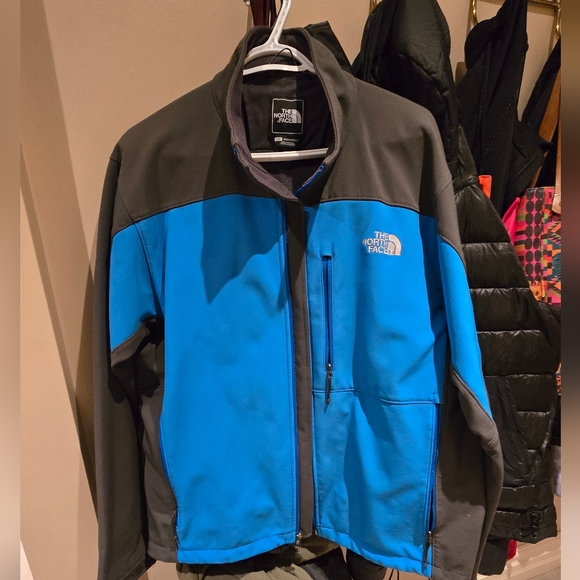 The North Face Fleece lined Soft Shell Jacket - Picture 3 of 6